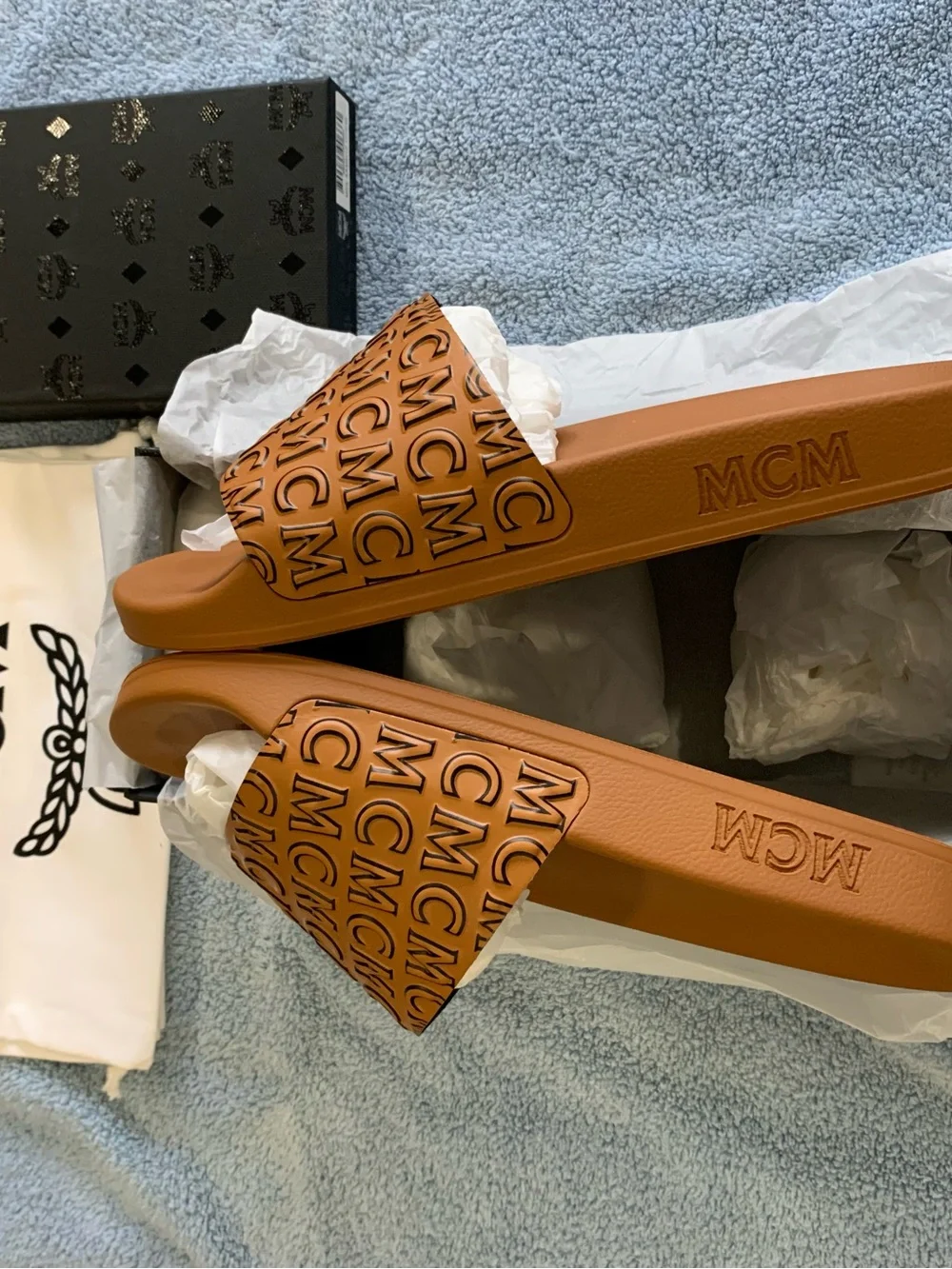 Women MCM slides